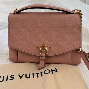 LOUIS VUITTON Blanche BB Rose Poudre
Empreinte Crossbody